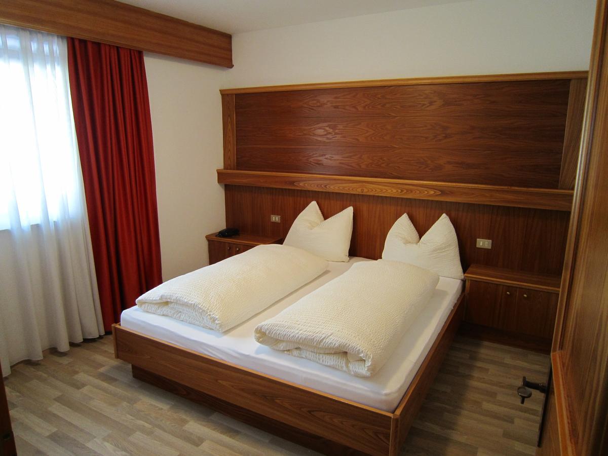 Aparthotel Garni Haus Hubertus Малес Веноста Екстериор снимка